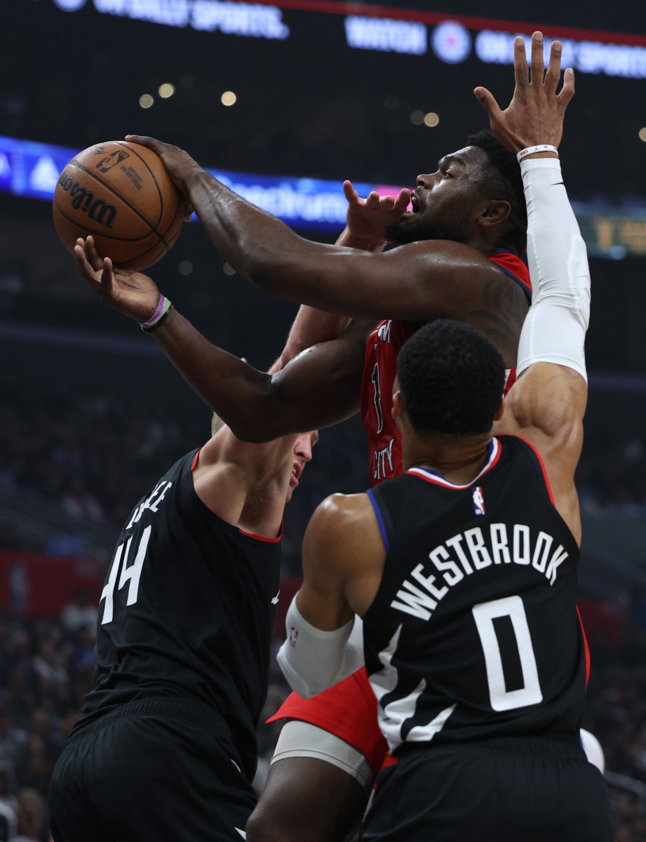 包含独行侠NBA击败快船，东契奇发挥全面的词条